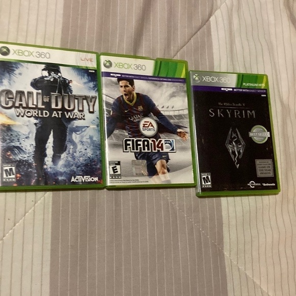 Xbox 360 video game bundle - Picture 1 of 1